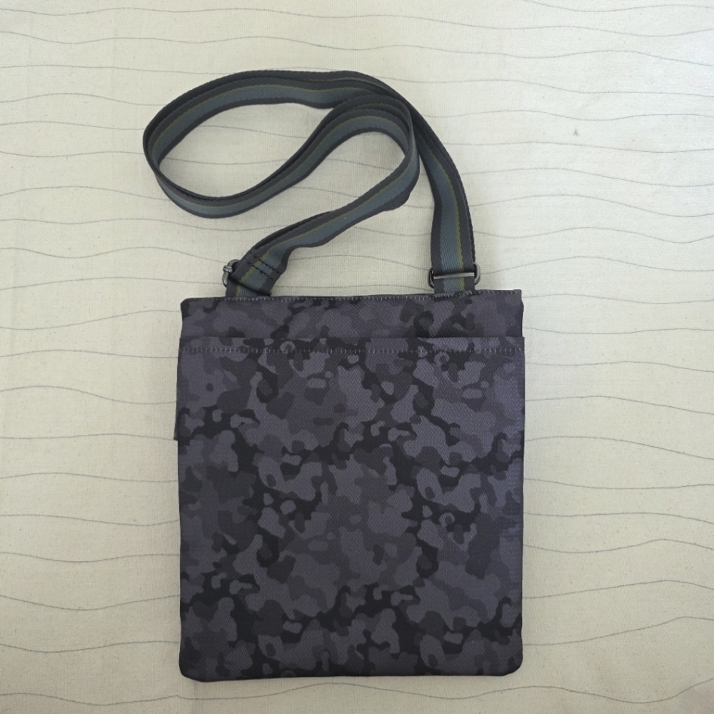 Sherpani Womens Essentials Sadie Lightweight Fold Over Crossbody Bag Black Gray - Picture 2 of 7